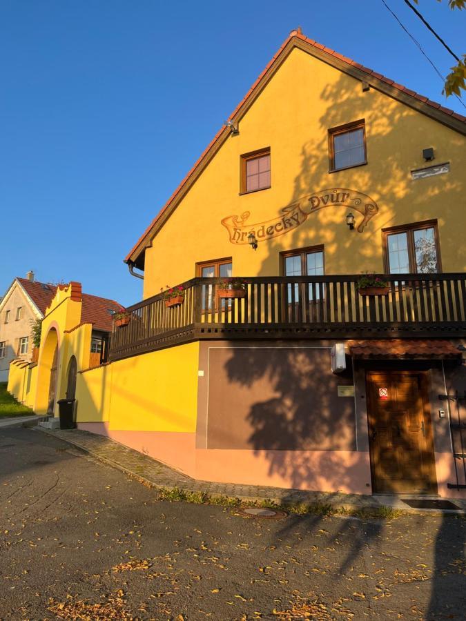 Penzion Hradecky Dvur Plzeň Exteriör bild